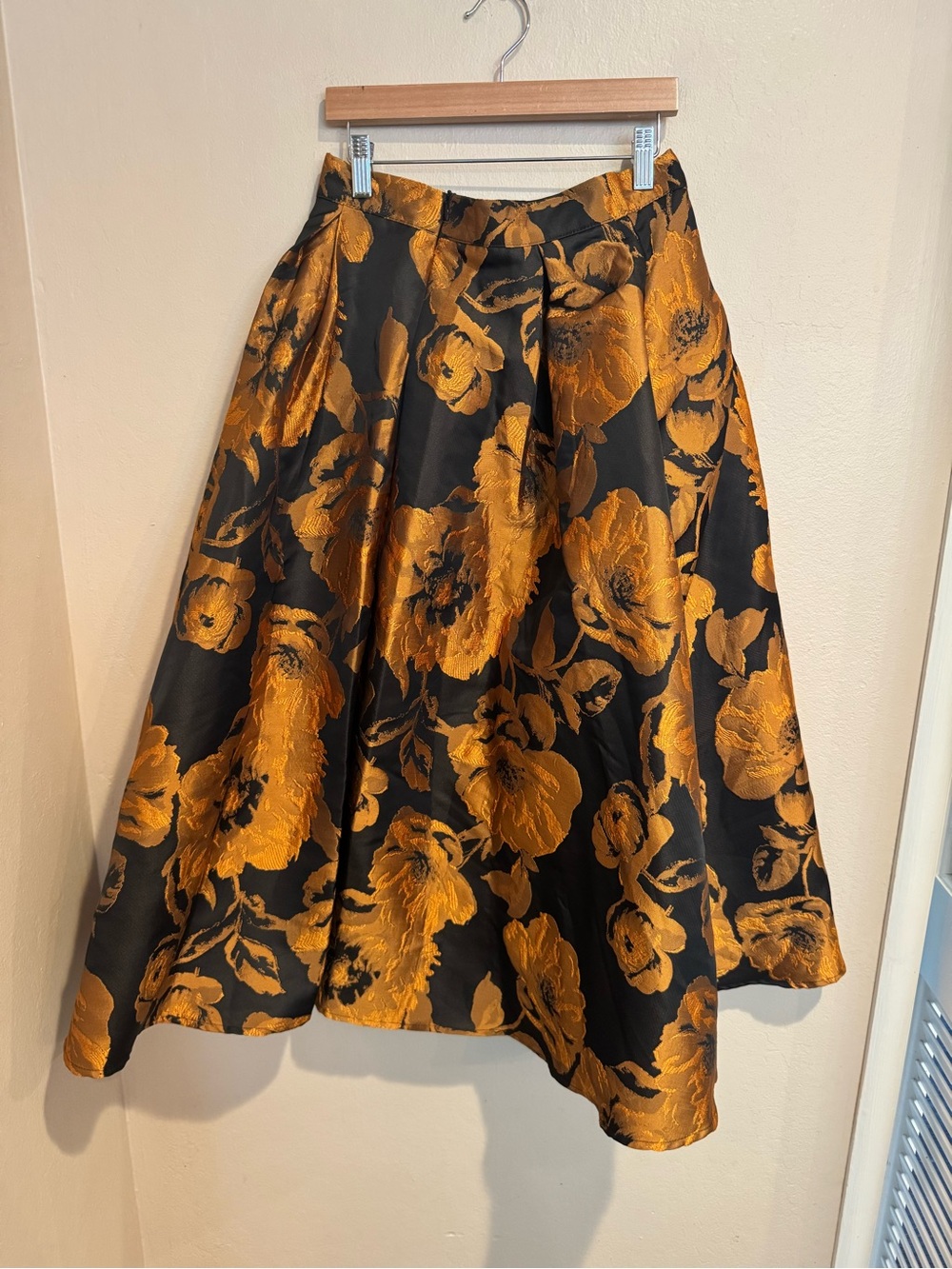Bold and Elegant Lined Black & Bronze Floral Brocade A-Line Midi Skirt NWOT